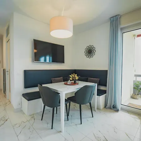 Tessa&aurora - Incredible View & Pool With Parking Apartmán