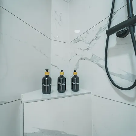 Tessa&aurora - Incredible View & Pool With Parking Apartman